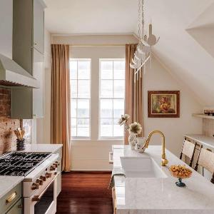 Lush Garden District Suite Shared Outdoor Space