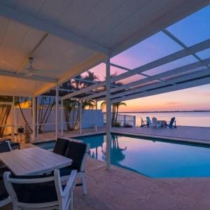 Salt & Soul - Bayfront Boat Dock Large Pool Spa by Anna Maria Life Vacation Rentals