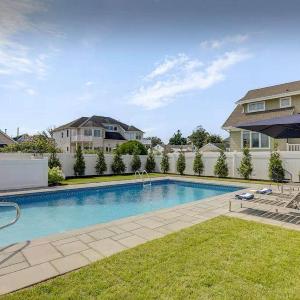 Modern Vacation Home w/ Heated Pool Mins to Beach