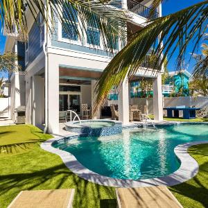 Salt Dreams - 1 Block to Beach! Pool Spa Games Rooftop Deck by Anna Maria Life Vacation Rentals
