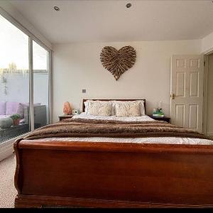 The Castle - Cheltenham Best for Gold Cup Retreat by Suitely