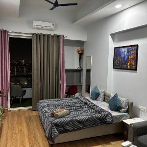 Comfy Stay Gaur City Mall