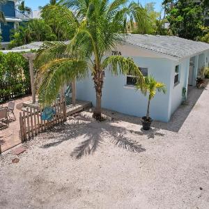 McBean Point - Dog Friendly! Walk to Bean Point! by Anna Maria Life Vacation Rentals