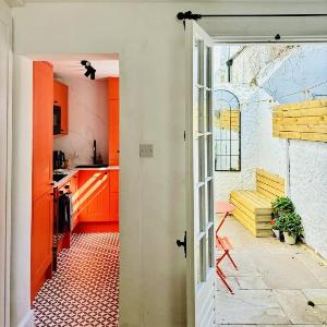 Stylish Central Cottage with Sunny Patio