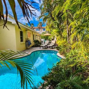 Starfish Cottage - 1 Block to the Beach! Heated Pool 4 King Beds by Anna Maria Life Vacation Rentals