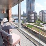 London Three Bedroom Apartment with Infinite Impressions. London 
