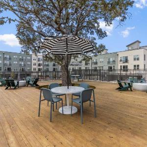 King Suite Retreat Gym and Rooftop Access New