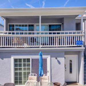 Heart of the Peninsula withFront Patio Steps to home