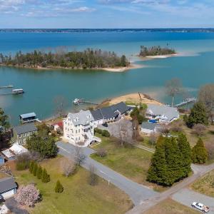 Waterfront Home with pool dock gameroom and kayaks