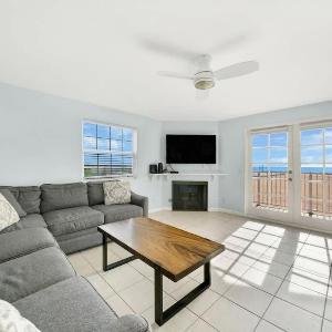 Ocean and Scenic Beach Views From Deck apts