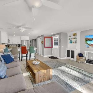 Beautiful beach house 2 blocks to the sand home