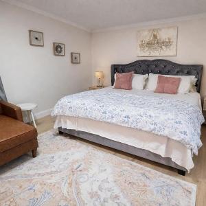 Serene King Suite Retreat