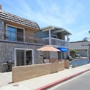 Location! High Walkability Steps to the beach home
