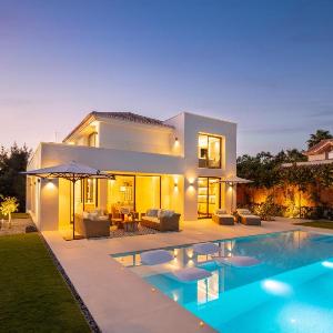 Villa with Private Heated Pool Steam Room Jacuzzi & Gym