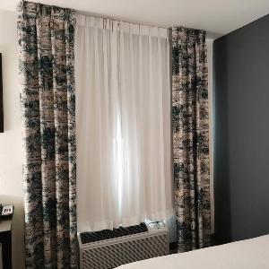 The Grove Inn and Suites