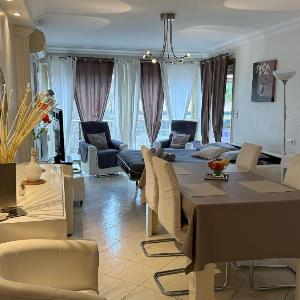 Apartment with terrace 100m from the beach