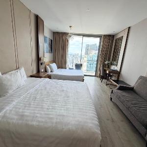 Luxury Oceanfront Residence - Heart of City