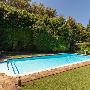 Private garden cottage in Wynberg with separate entrance secure parking and easy access to Main Road shops and restaurants