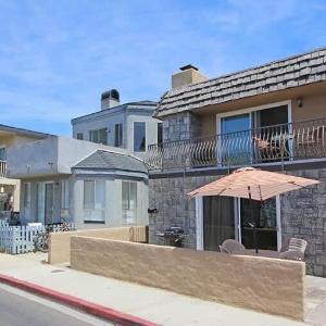 Location! Walk to beach grocery restaurants home