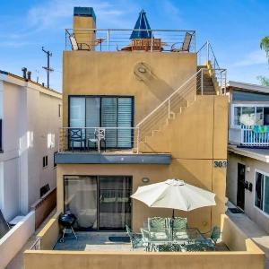 Contemporary Value Duplex with Rooftop Deck- 303 home