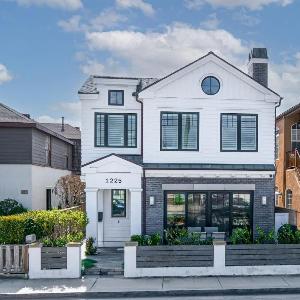 1225 W Balboa Blvd A & B - Coastal Luxury- Remodeled Duplex withRooftop Deck