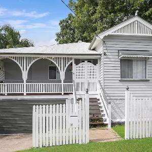 Strathendrick Timeless Queenslander Haven near CBD