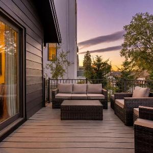 Modern West Plaza Home Walkable to Plaza 1127