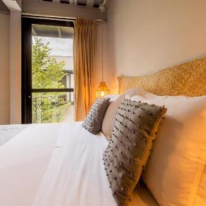 GARCIA 3 · Spacious four Bedroom apt with Garden
