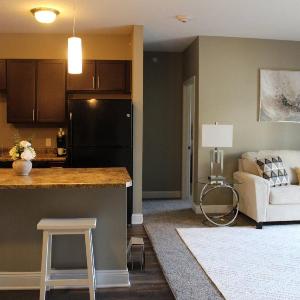 2 bedroom near Jordan Creek mall Top Golf DMU