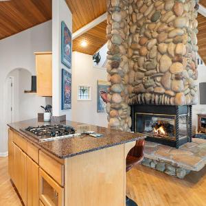 Point Whitehorn Cottage