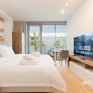 Waterfront Lux| Studio|A/C|Parking|GYM|Wifi By Tilo