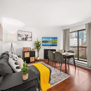 Downtown 3BR Oasis with Balcony & King Ensuite