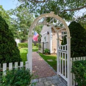 The Edgartown Escape