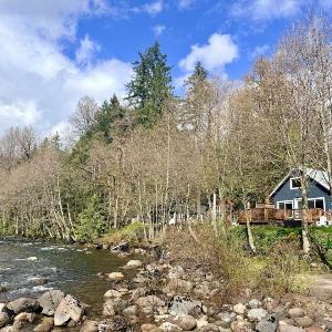 Lolo 45 North | Riverside Retreat on Mt. Hood