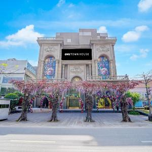 Townhouse OAK ACE MANOR Hotel & Banquet Nearest Vaishali Metro Station