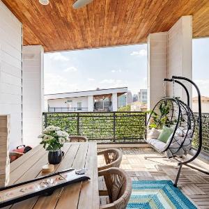 Luxury Riverwalk Penthouse Pool Skyline Views