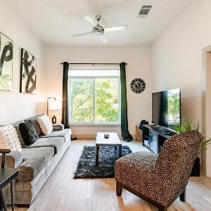 Riverwalk Oasis - Pool Free Parking Views