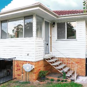 Greenslopes Retreat Stylish Stay near Hospital