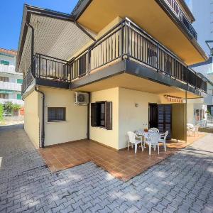 Apartment with parking near center