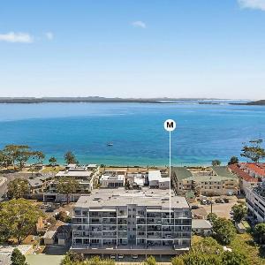 The Shoal 407 6-8 Bullecourt St - linen lift and 2 minutes to the water and shops