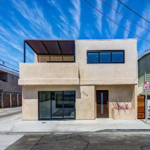 Modern Remodel By The Bay & Beach- 209 9th home