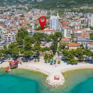 Apartments by the sea Makarska - 25383
