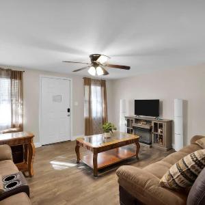 Nifty and Thrifty Nook 3bd 1ba Central Save Money Family Friendly