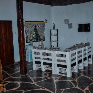one bedroom cottage 10min walk to the beach