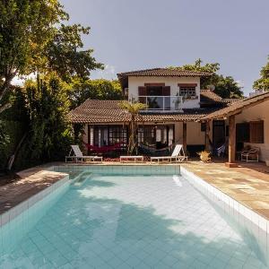Casa Pet Friendly com Piscina Aquecida na Enseada