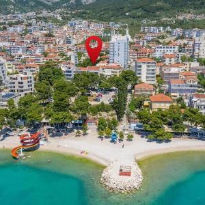 Apartments by the sea Makarska - 20923