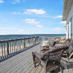 Queen Vic LI Soundfront 5BR Beach House