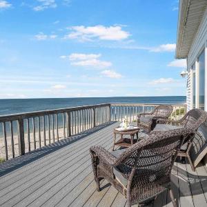Queen Vic LI Soundfront 5BR Beach House