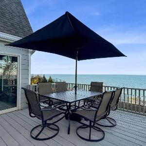Scenic Gem: Waterfront View Beach Access