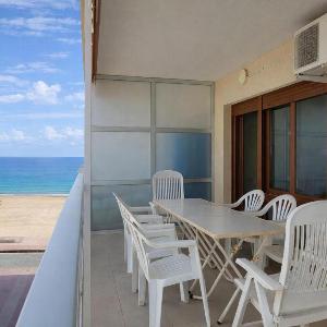 3 Bedroom Beautiful Apartment In Gandía